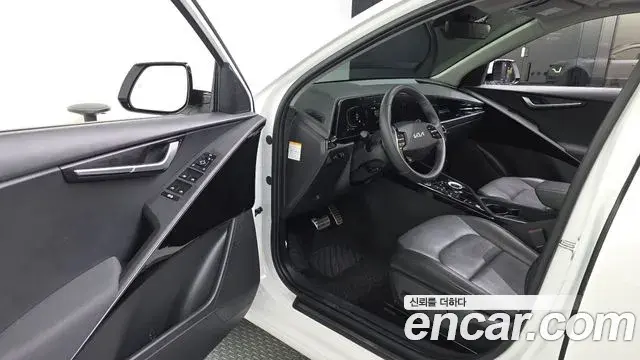 Kia Niro 2022 — Фото 10/20