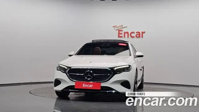 Mercedes-Benz E-Class 2024 — Photo 3/20