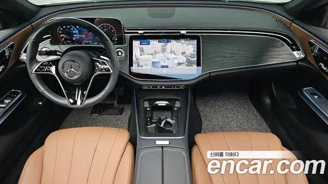 Mercedes-Benz E-Class 2024 — Photo 7/20