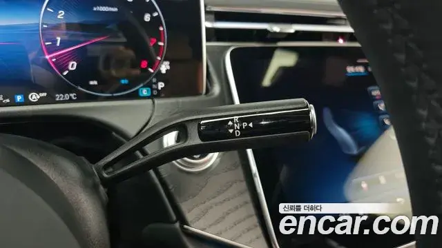 Mercedes-Benz E-Class 2024 — Photo 9/20