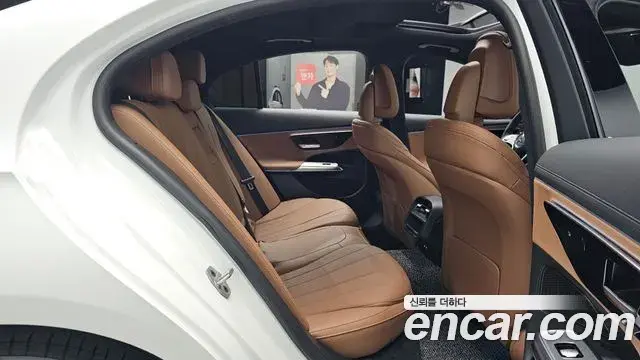 Mercedes-Benz E-Class 2024 — Photo 11/20