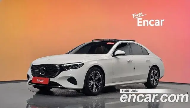Mercedes-Benz E-Class 2024 — Photo 1/20