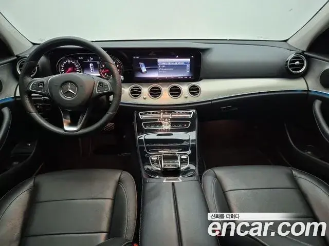 Mercedes-Benz E-Class 2018 — Фото 10/20
