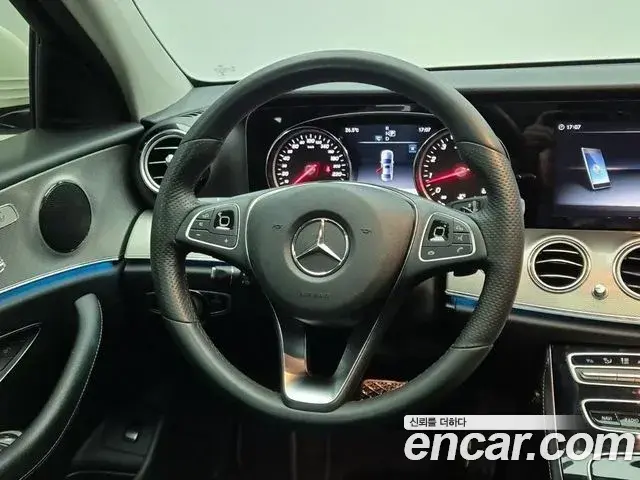 Mercedes-Benz E-Class 2018 — Фото 17/20