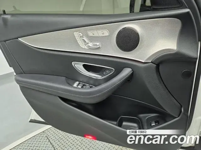 Mercedes-Benz E-Class 2018 — Фото 18/20
