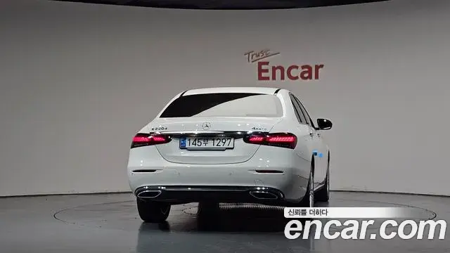 Mercedes-Benz E-Class 2023 — Şəkil 31/36