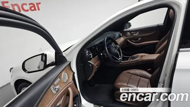 Mercedes-Benz E-Class 2023 — Şəkil 36/36