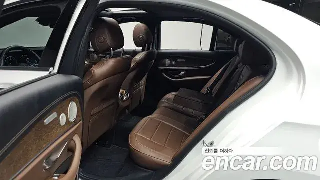 Mercedes-Benz E-Class 2023 — Şəkil 2/36