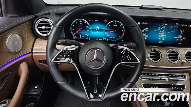Mercedes-Benz E-Class 2023 — Şəkil 25/36