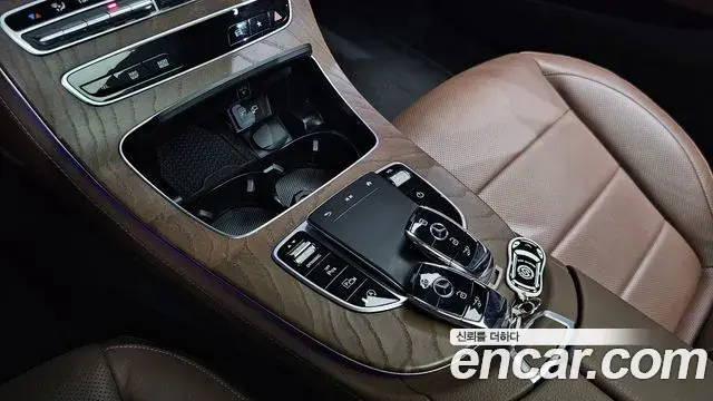 Mercedes-Benz E-Class 2023 — Şəkil 13/36