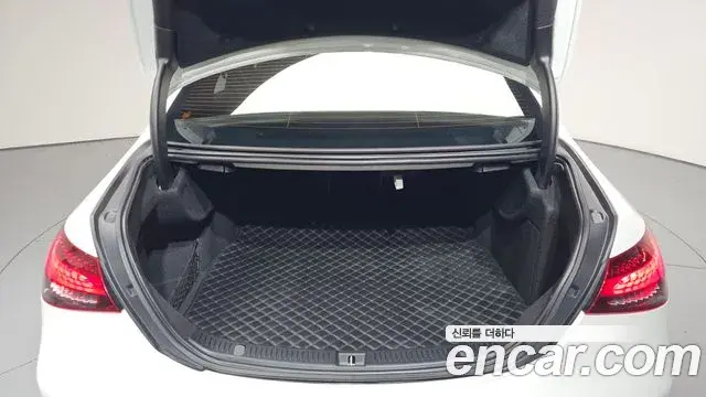 Mercedes-Benz E-Class 2023 — Şəkil 26/36