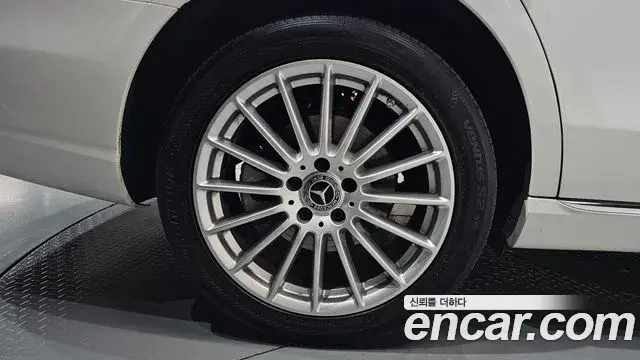 Mercedes-Benz E-Class 2023 — Şəkil 10/36