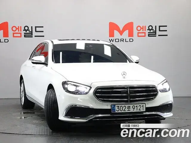Mercedes-Benz E-Class 2023 — Photo 7/20