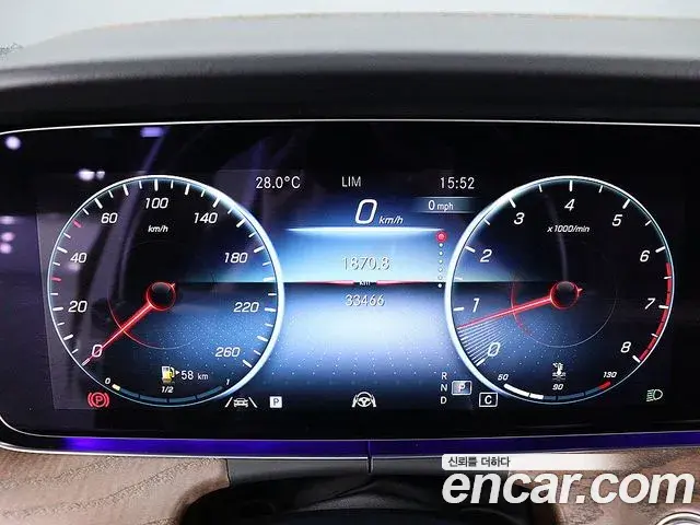 Mercedes-Benz E-Class 2023 — Photo 19/20
