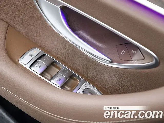 Mercedes-Benz E-Class 2023 — Photo 12/20