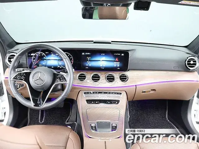 Mercedes-Benz E-Class 2023 — Photo 13/20