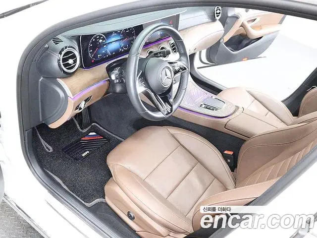 Mercedes-Benz E-Class 2023 — Photo 17/20