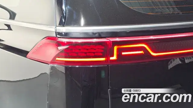 Kia Carnival 2022 — ფოტო 15/41