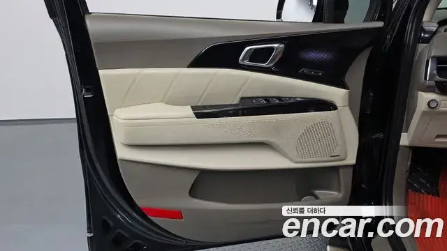 Kia Carnival 2022 — ფოტო 12/41