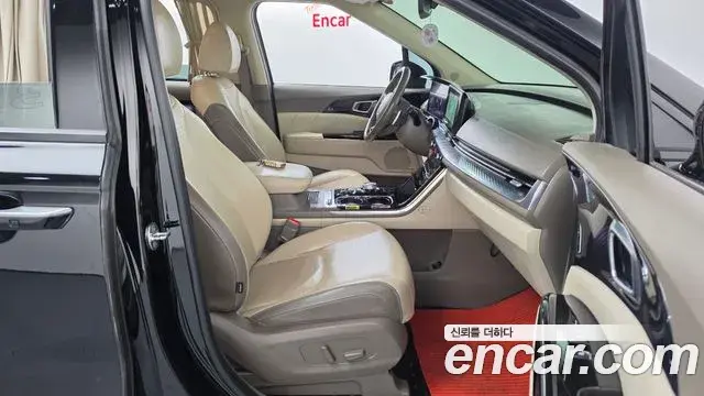 Kia Carnival 2022 — ფოტო 17/41
