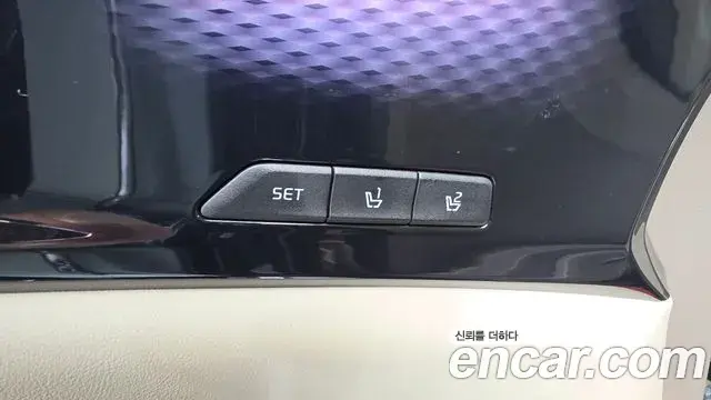 Kia Carnival 2022 — ფოტო 25/41