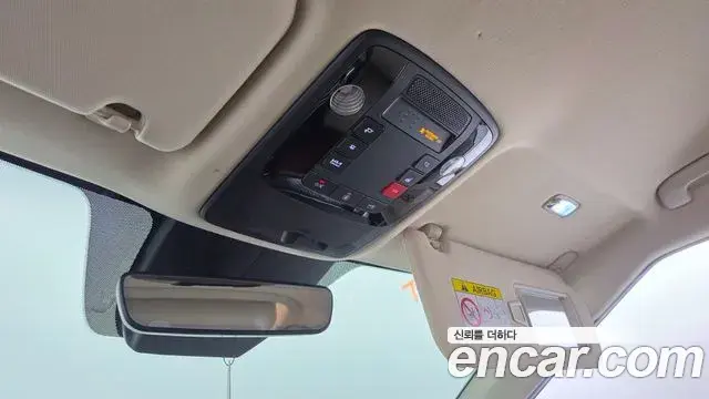 Kia Carnival 2022 — ფოტო 32/41