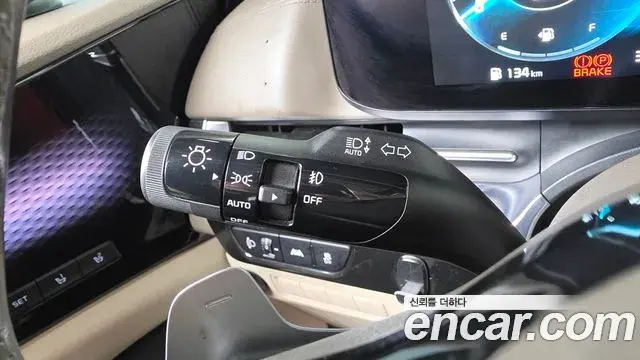 Kia Carnival 2022 — ფოტო 33/41