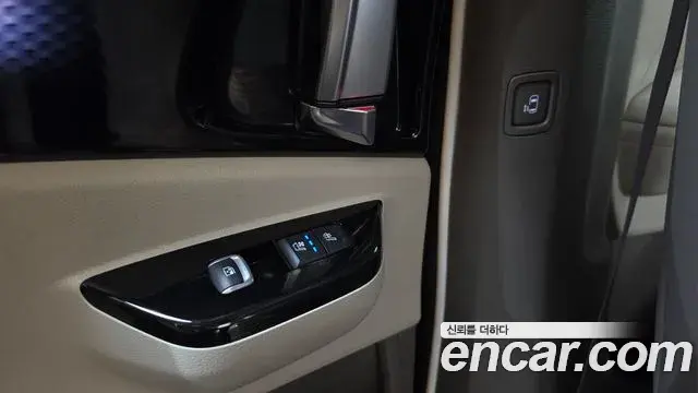 Kia Carnival 2022 — ფოტო 1/41