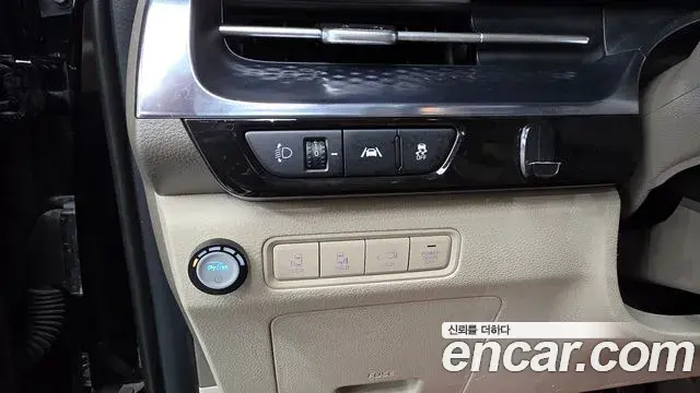 Kia Carnival 2022 — ფოტო 38/41