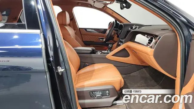 Bentley Bentayga 2022 — ფოტო 23/36