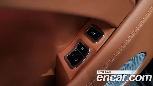 Bentley Bentayga 2022 — ფოტო 21/36
