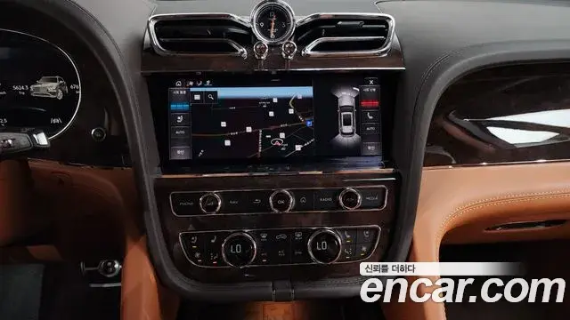 Bentley Bentayga 2022 — ფოტო 10/36