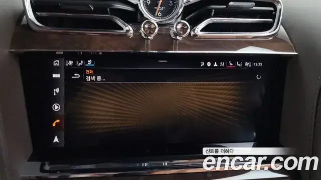 Bentley Bentayga 2022 — ფოტო 11/36