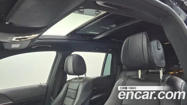 Mercedes-Benz GLS-Class 2022 — Photo 8/39