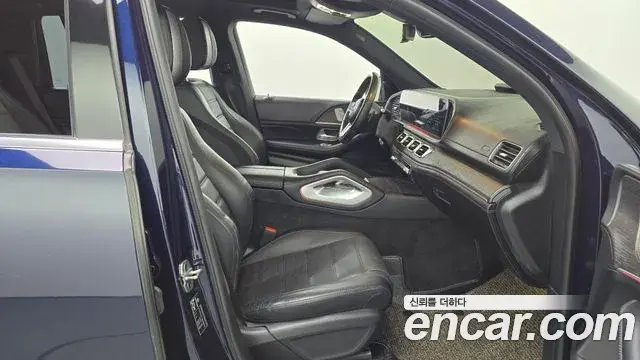 Mercedes-Benz GLS-Class 2022 — Photo 33/39