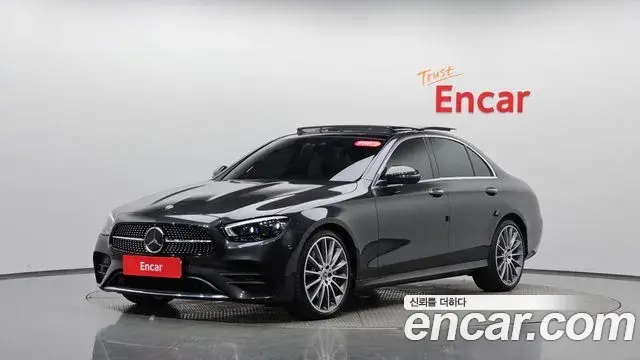 Mercedes-Benz E-Class 2022 — ფოტო 7/35