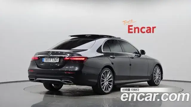 Mercedes-Benz E-Class 2022 — ფოტო 6/35