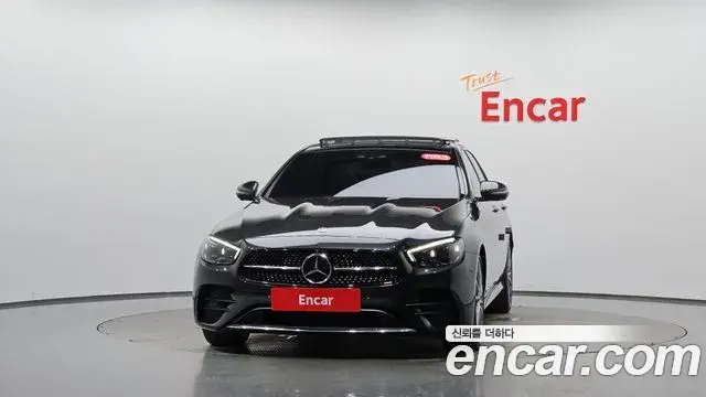 Mercedes-Benz E-Class 2022 — ფოტო 16/35