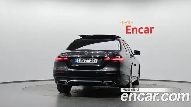 Mercedes-Benz E-Class 2022 — ფოტო 18/35