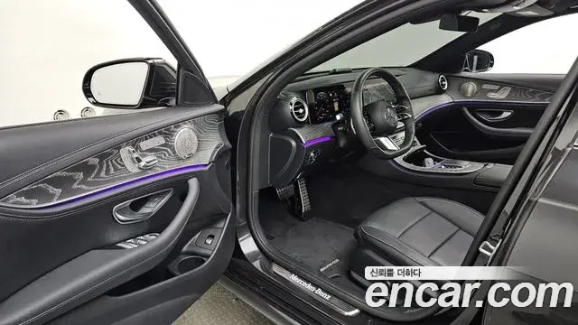 Mercedes-Benz E-Class 2022 — ფოტო 14/35