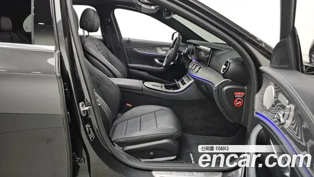 Mercedes-Benz E-Class 2022 — ფოტო 19/35