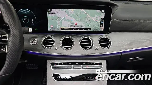 Mercedes-Benz E-Class 2022 — ფოტო 2/35