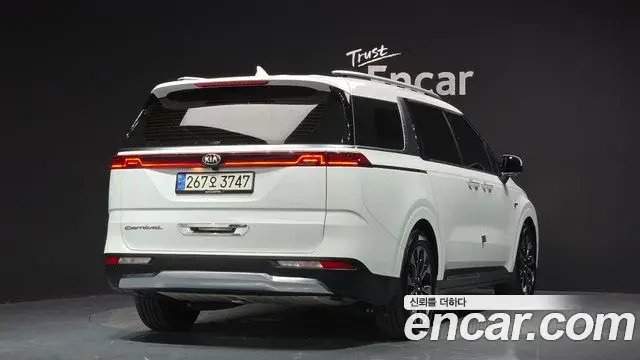 Kia Carnival 2021 — Фото 2/20