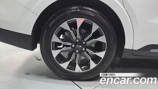 Kia Carnival 2021 — Фото 5/20