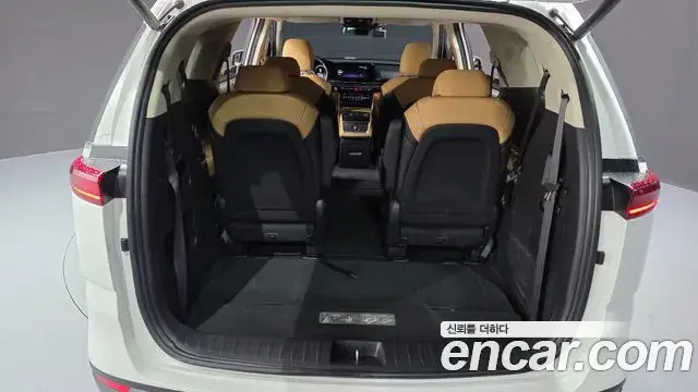 Kia Carnival 2021 — Фото 17/20