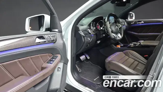 Mercedes-Benz GLE-Class 2019 — Фото 10/20
