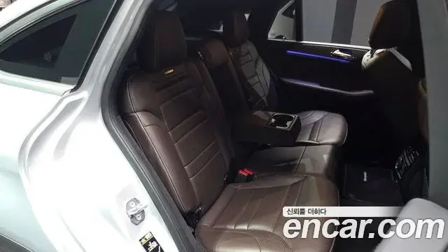 Mercedes-Benz GLE-Class 2019 — Фото 12/20