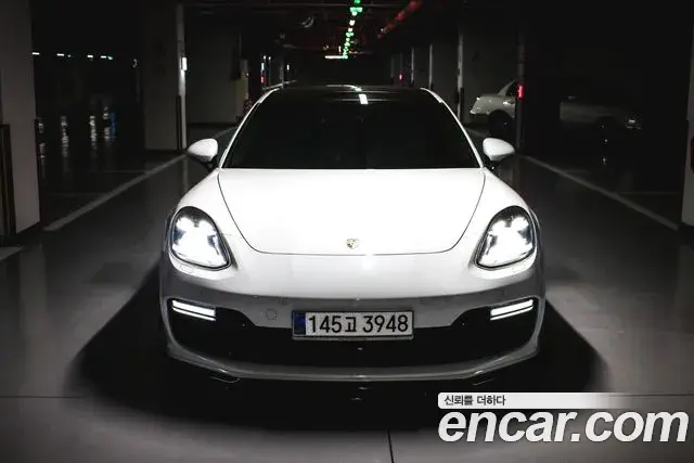 Porsche Panamera 2019 — ფოტო 4/14