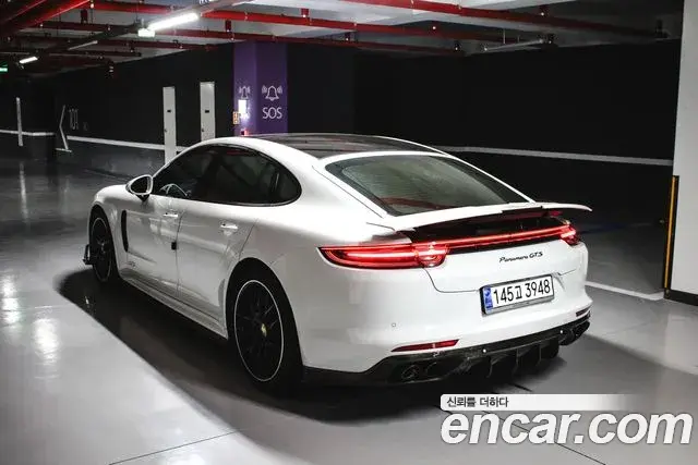 Porsche Panamera 2019 — ფოტო 13/14