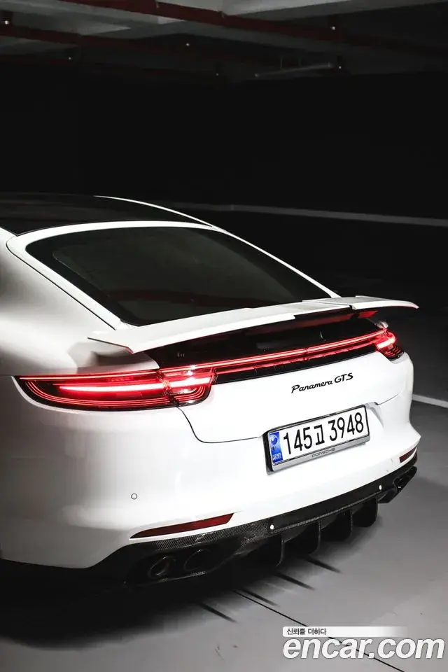 Porsche Panamera 2019 — ფოტო 1/14